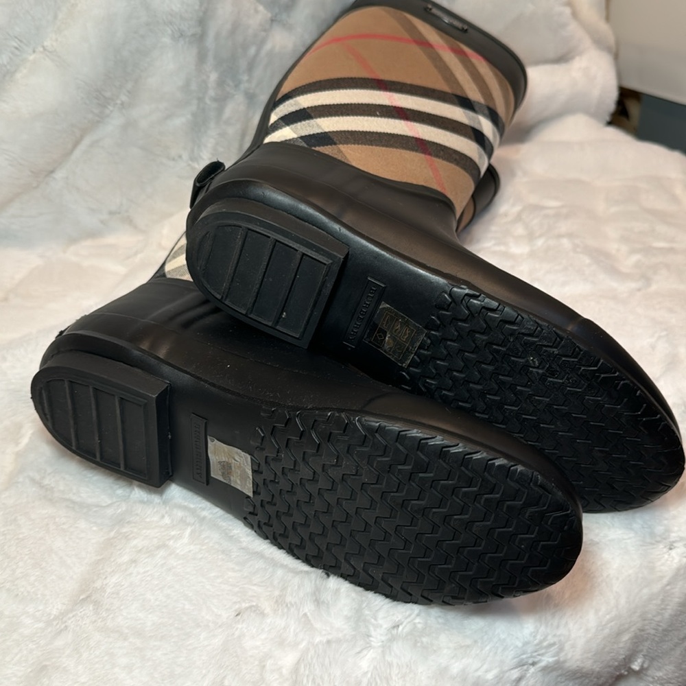 Burberry Clemence Signature Check Rain Boots - Picture 3 of 3